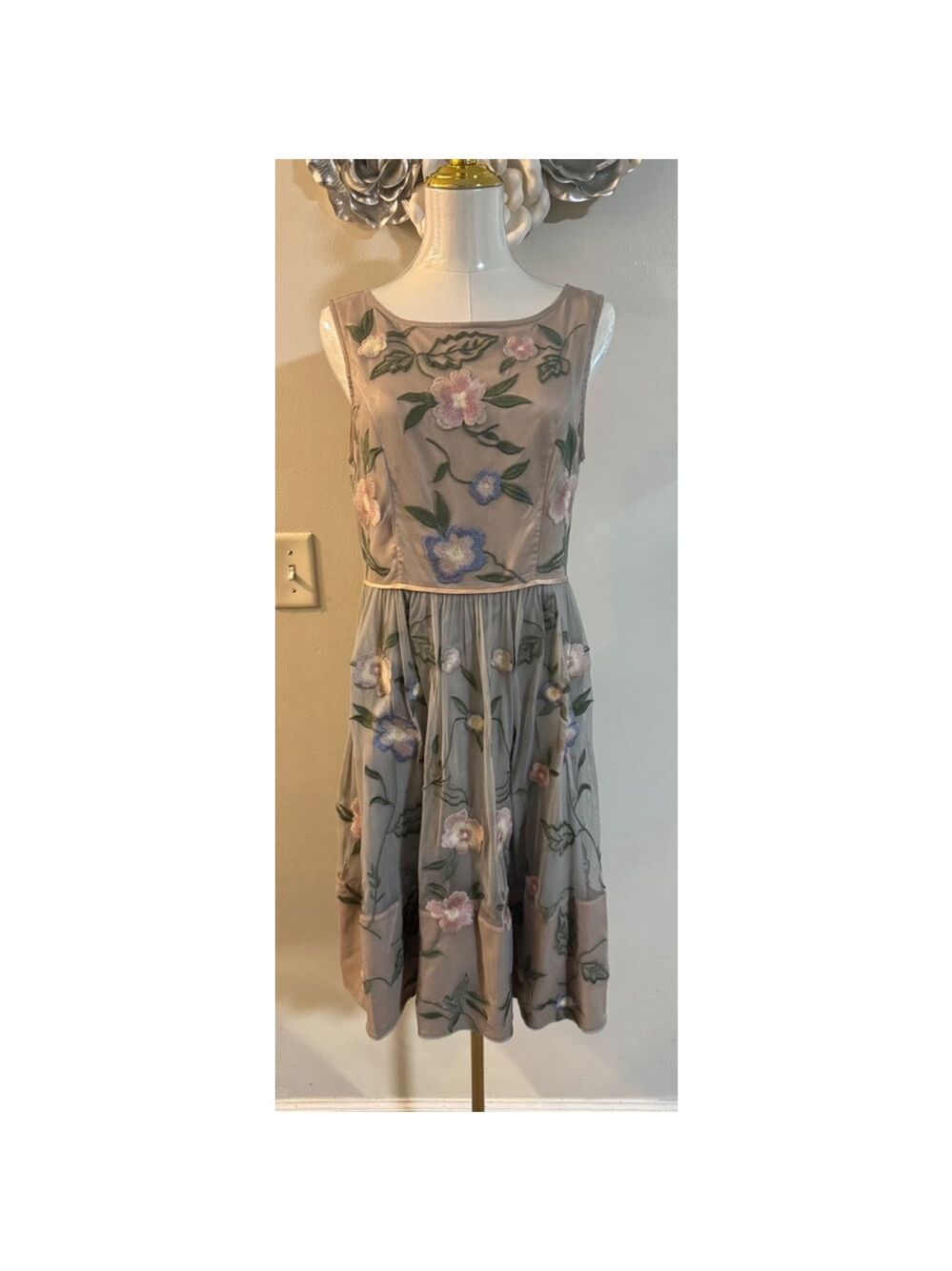 Women's Sundance Floral Embroidered Dress Size 6 Tan & Pink
